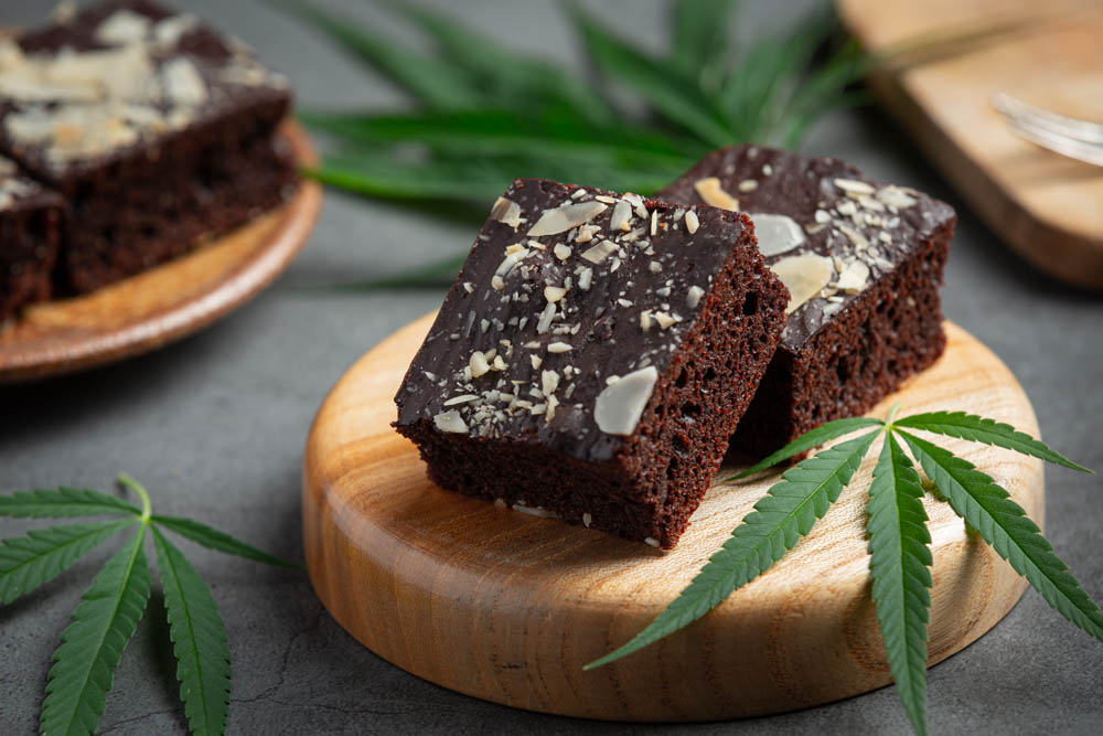 Space cake overdose intoxication THC symptoms